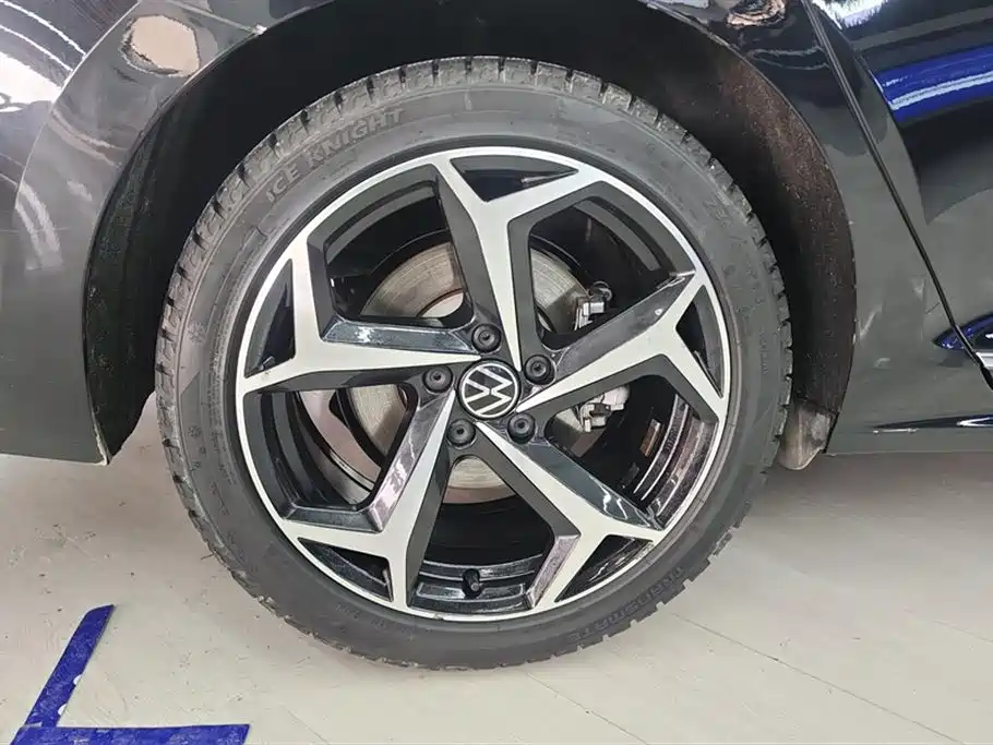 Volkswagen Passat 2024 380TSI Starlight Luxury Edition фото 6
