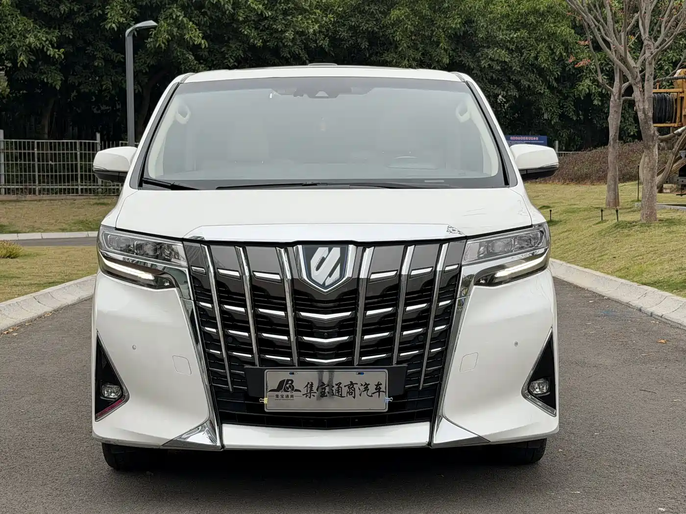 Toyota Alphard 2021 Hybrid 2.5L Premium фото 2