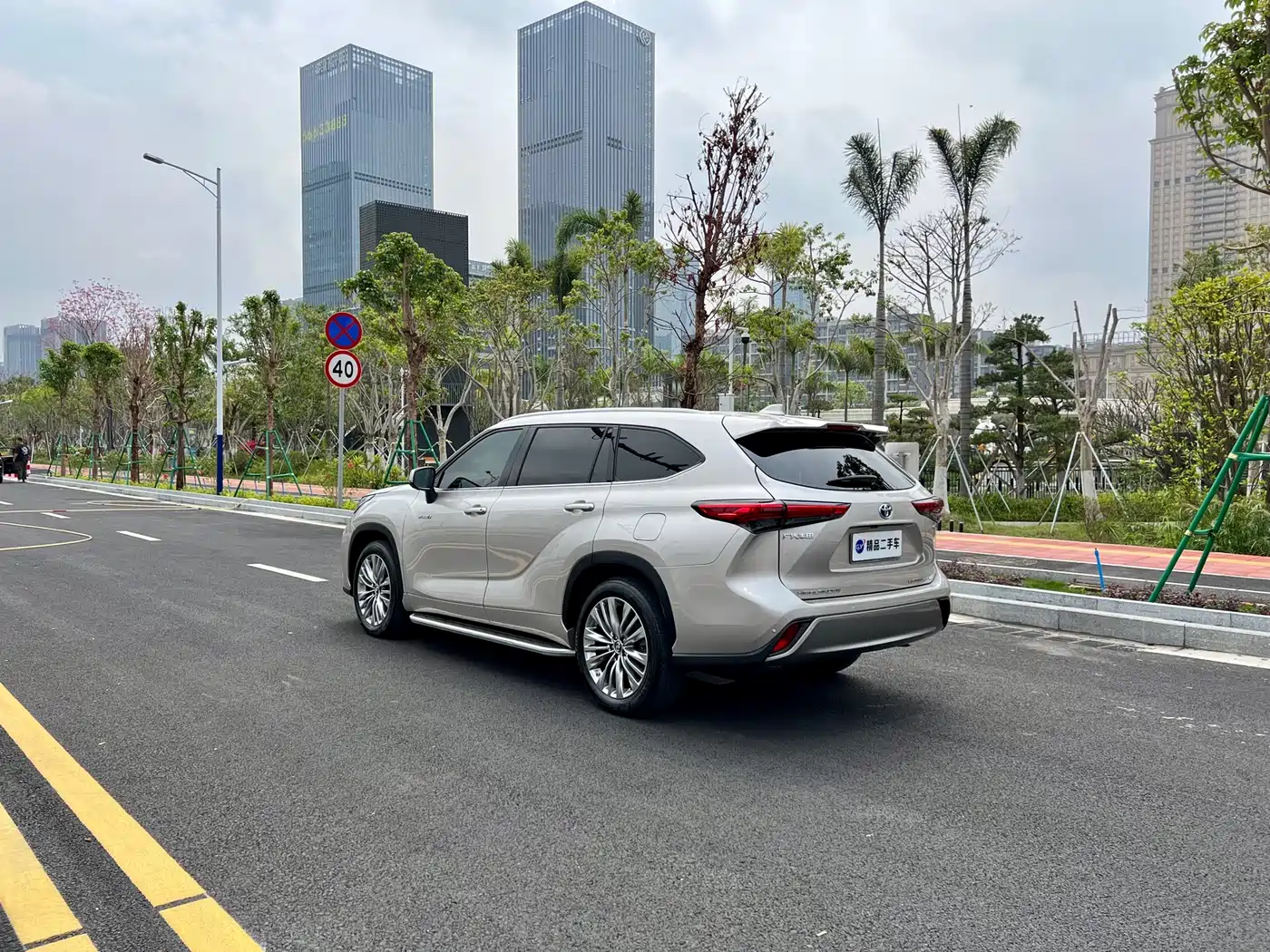 Toyota Highlander 2022 Dual Engine 2.5L 4WD Supreme Edition 7-Seater фото 29