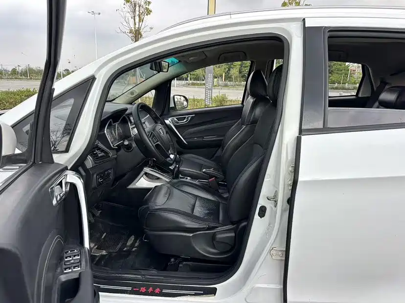Фото 20 - Geely Vision X3