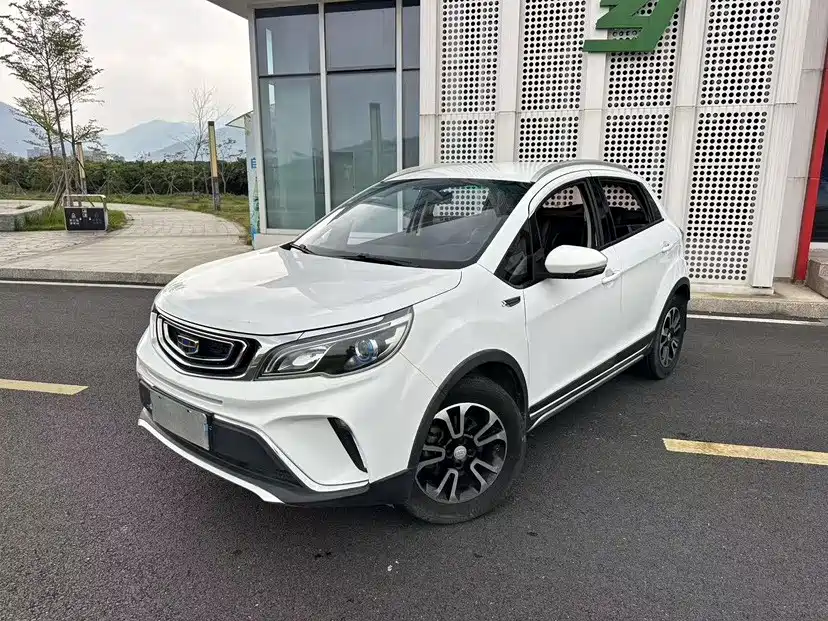 Фото 2 - Geely Vision X3