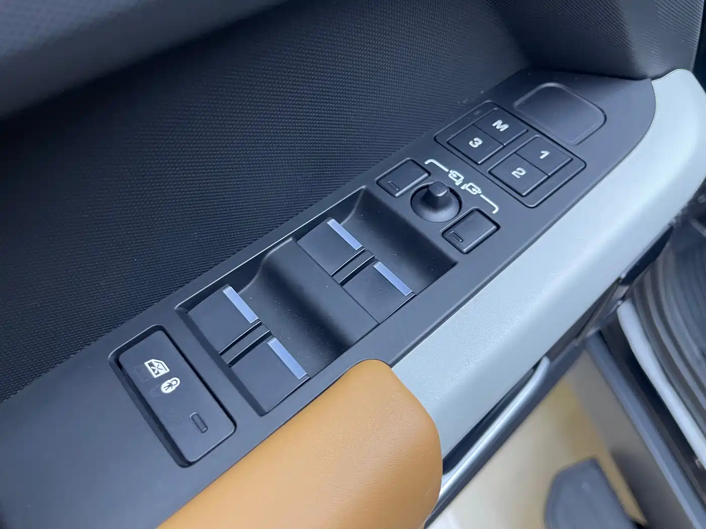Land Rover Defender 2023 Model 110 3.0T P400 X-DYNAMIC HSE фото 13