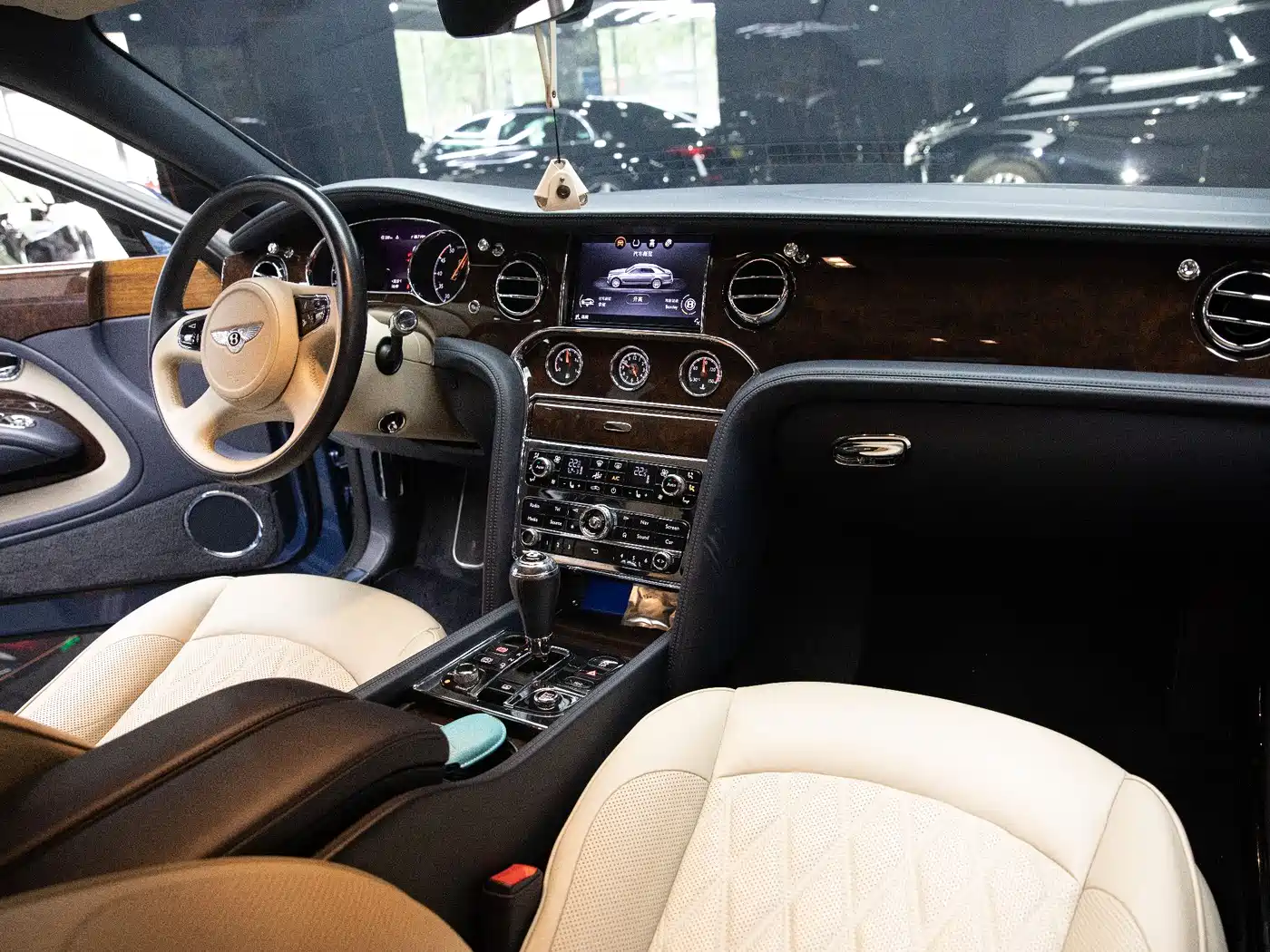 Bentley Mulsanne 2017 6.8T Long Wheelbase фото 30