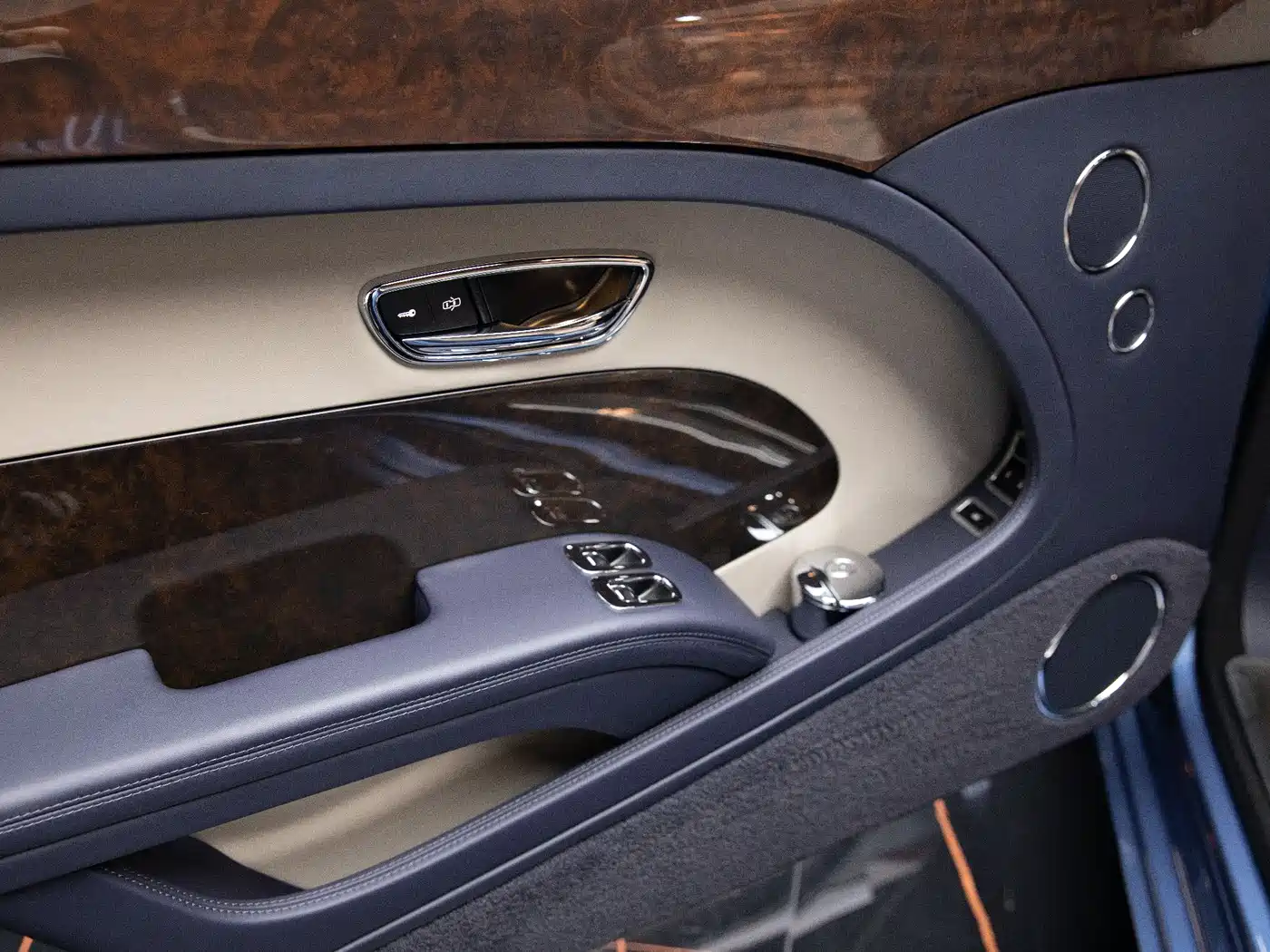 Bentley Mulsanne 2017 6.8T Long Wheelbase фото 24