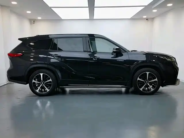 Toyota Crown Kluger 2022 2.5L HEV 4WD Premium Edition фото 15