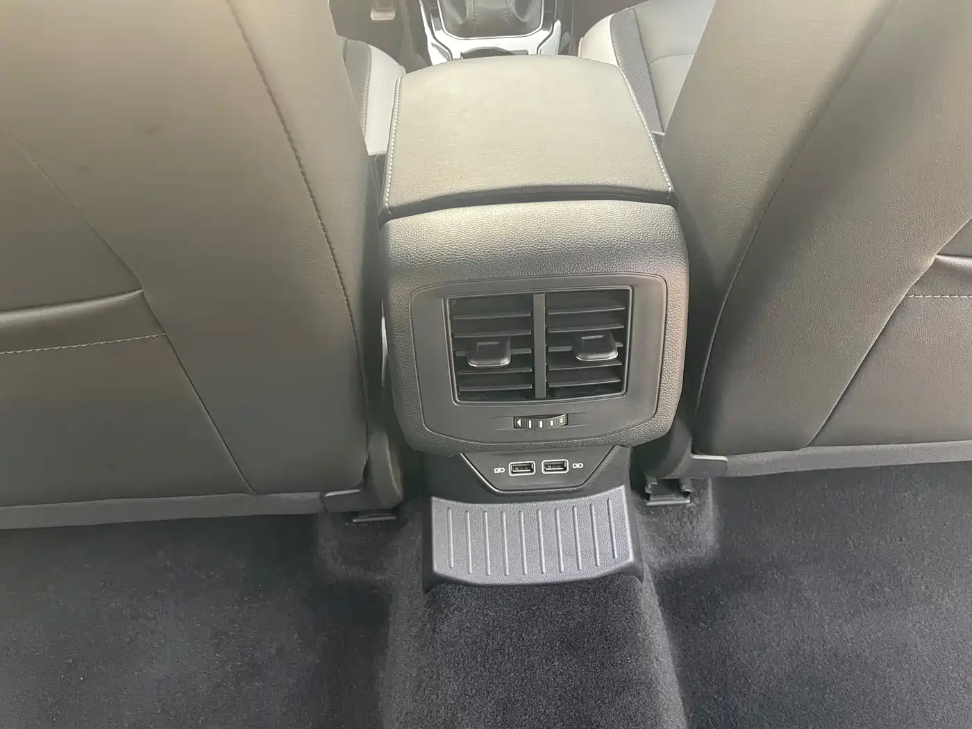 Volkswagen T-ROC 2023 300TSI DSG 2WD Dawn Edition фото 13