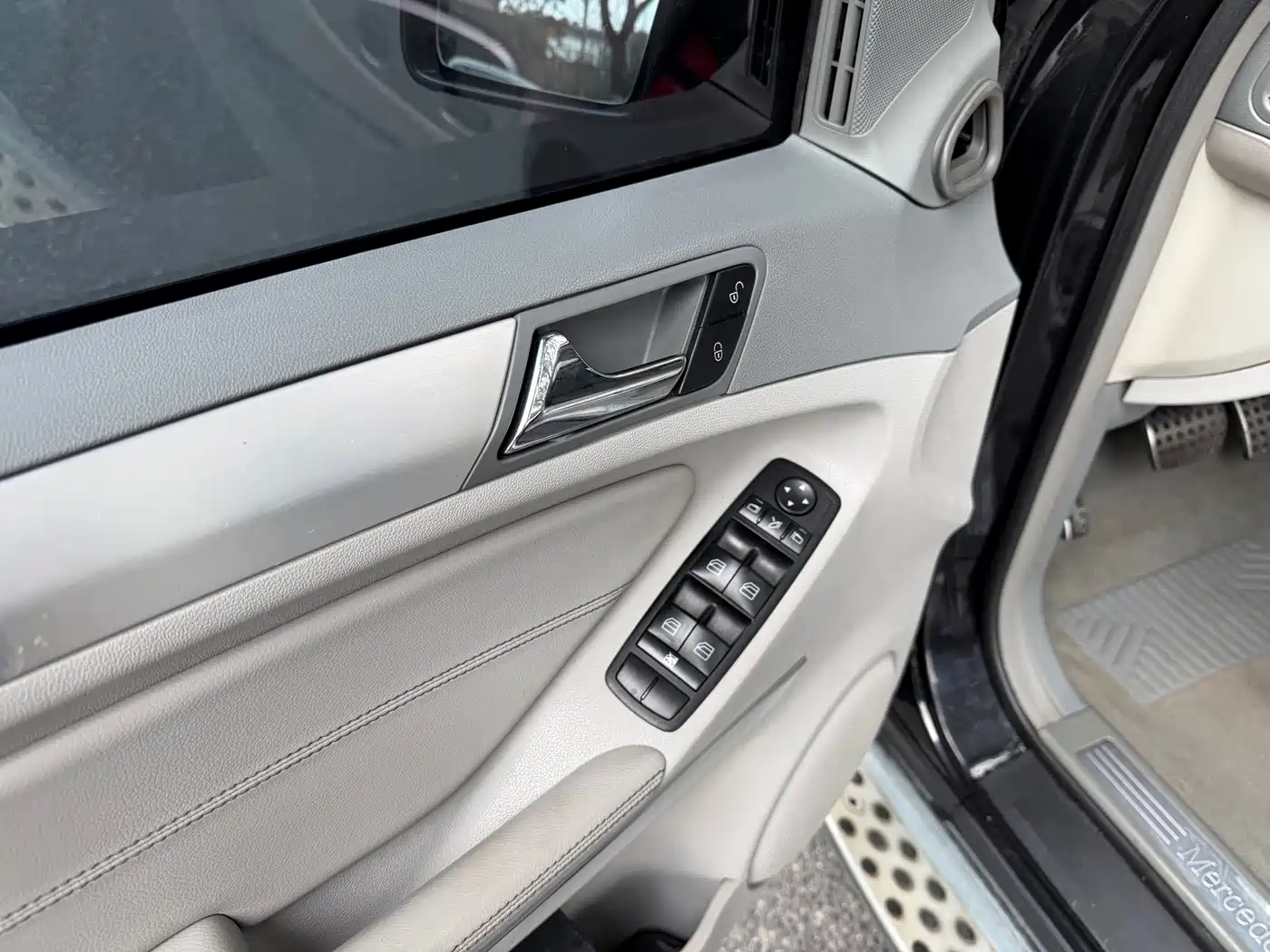 Mercedes-Benz M-Class 2010 ML 300 4MATIC фото 5