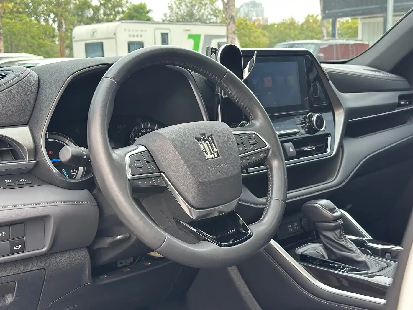 Toyota Crown Kluger 2023 2.5L HEV AWD Luxury Edition фото 6