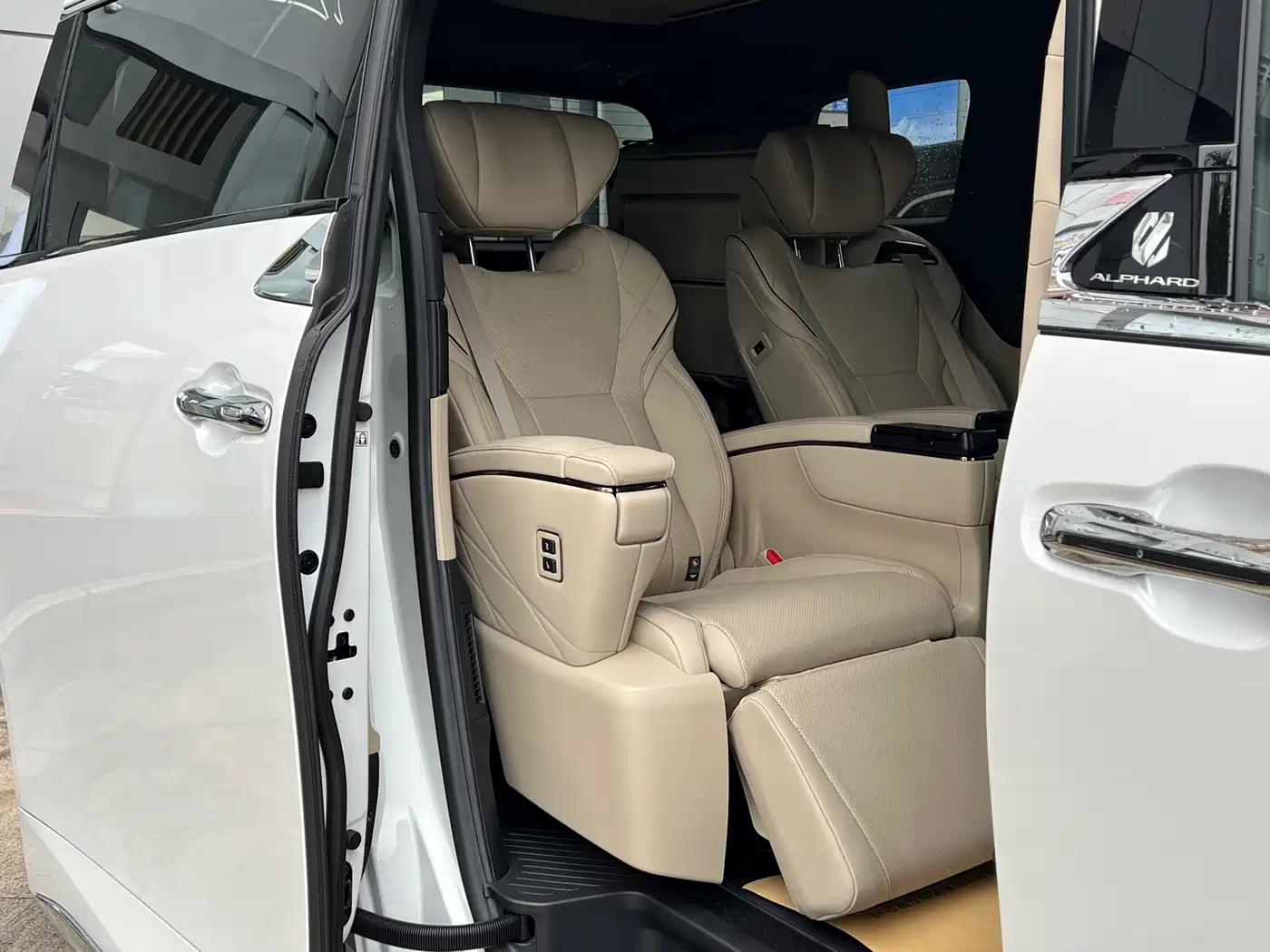 Toyota Alphard 2024 Hybrid 2.5L Prestige Edition фото 19