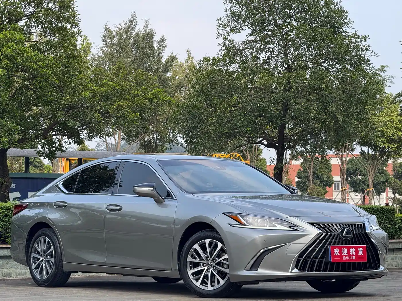 Фото 3 - Lexus ES