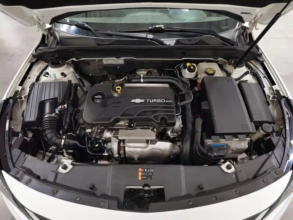 Photo 6 - Chevrolet Malibu