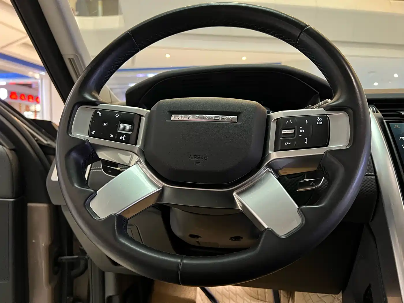 Land Rover Discovery 2023 360PS R-Dynamic SE фото 10
