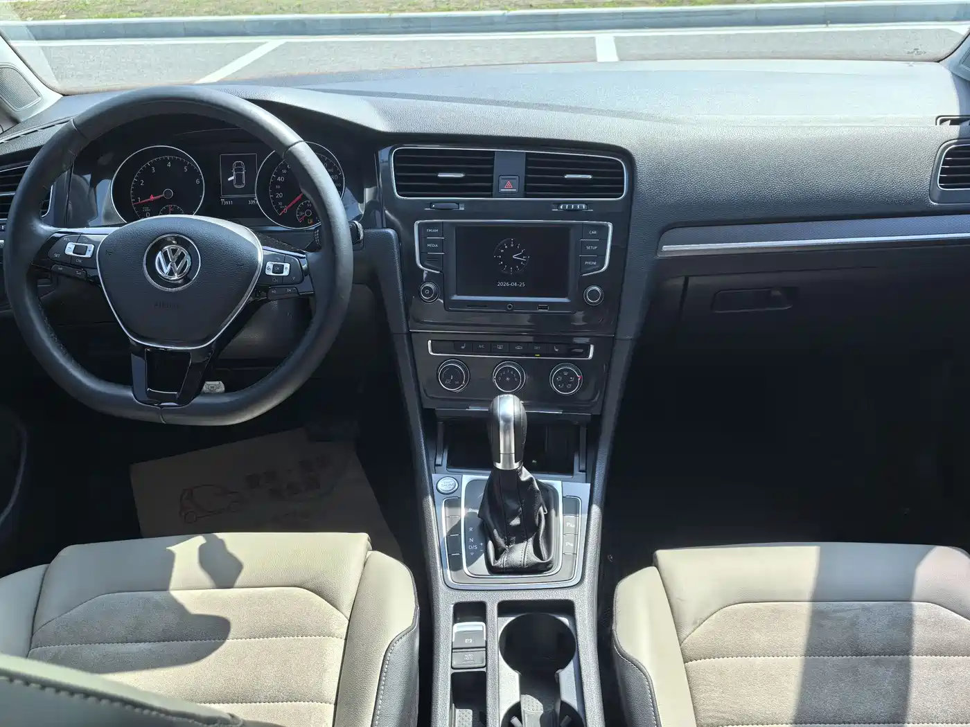 Volkswagen Golf 2017 230TSI Auto Luxury Millionth Anniversary Edition фото 10