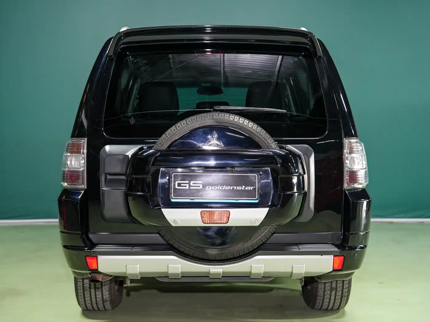 Mitsubishi Pajero (Import) 2010 3.0L Automatic Luxury Edition фото 4