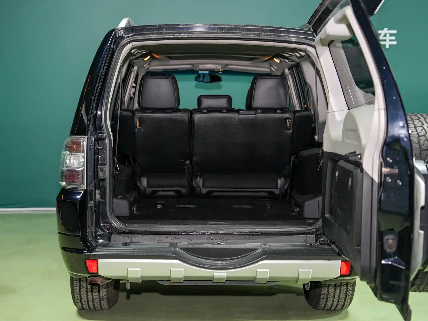 Mitsubishi Pajero (Import) 2010 3.0L Automatic Luxury Edition фото 6