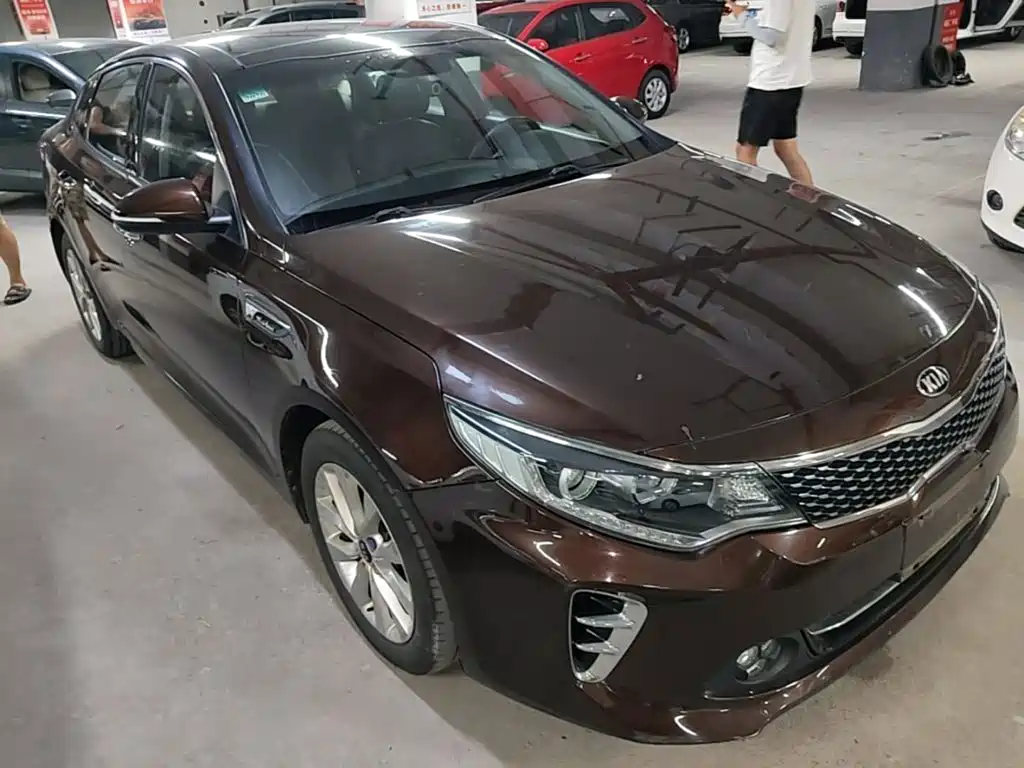 Photo 4 - Kia K5
