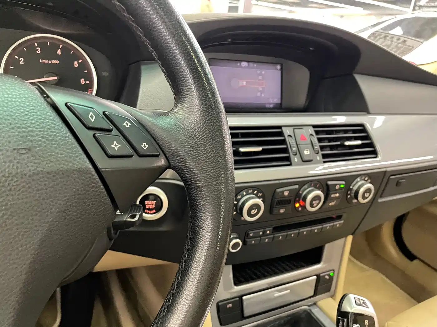 BMW 5 Series 2009 520Li Premium фото 16
