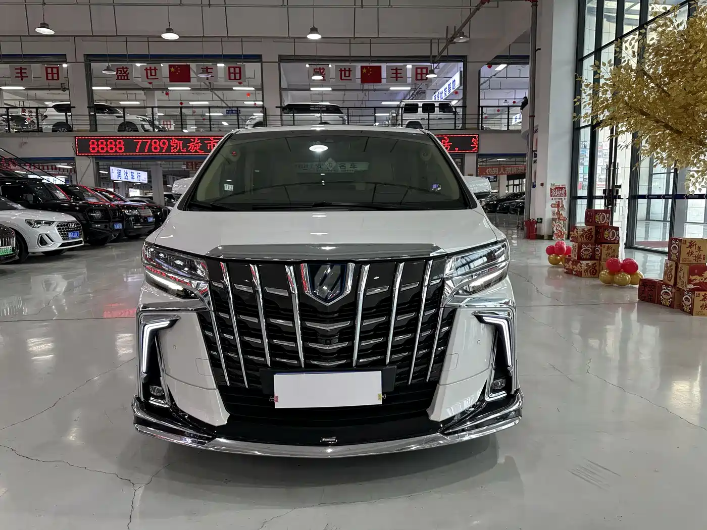 Toyota Alphard 2019 Hybrid 2.5L Premium Edition фото 2