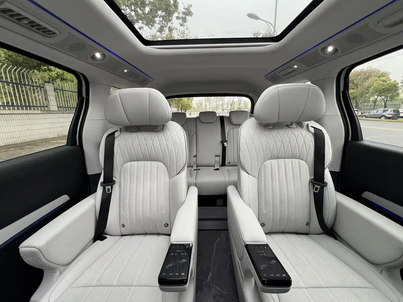 Voyah Auto Voyah Dreamer 2025 PHEV AWD Flagship Qian Kun Edition фото 11