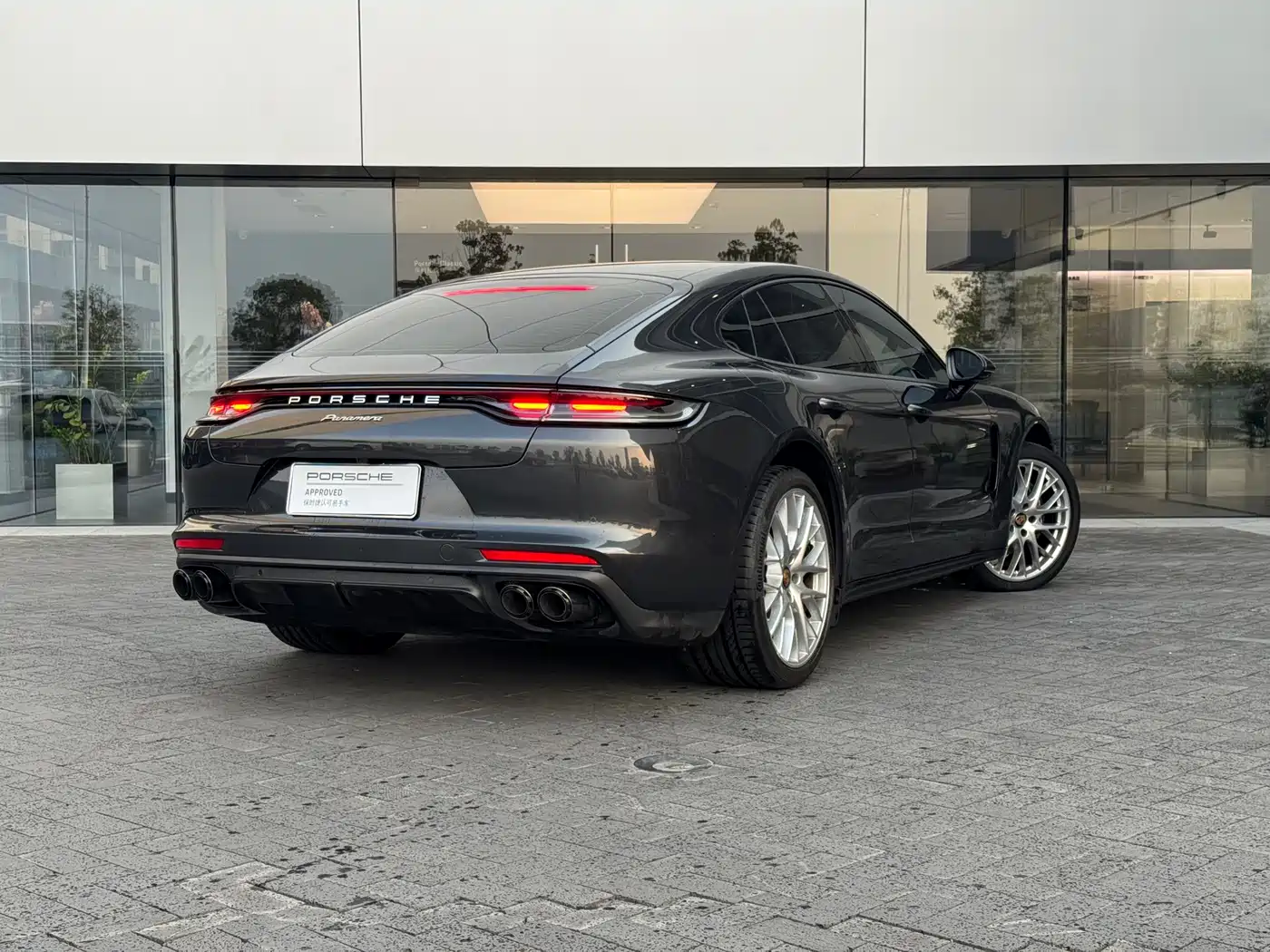 PORSCHE PANAMERA