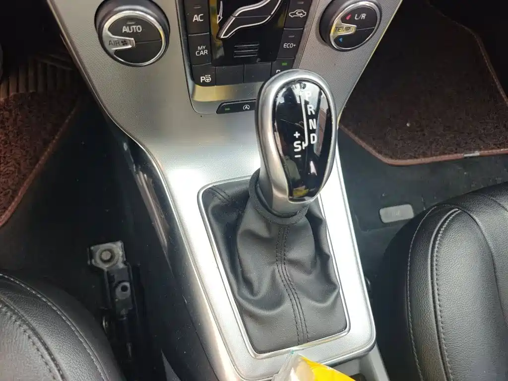 Фото 7 - Volvo V40