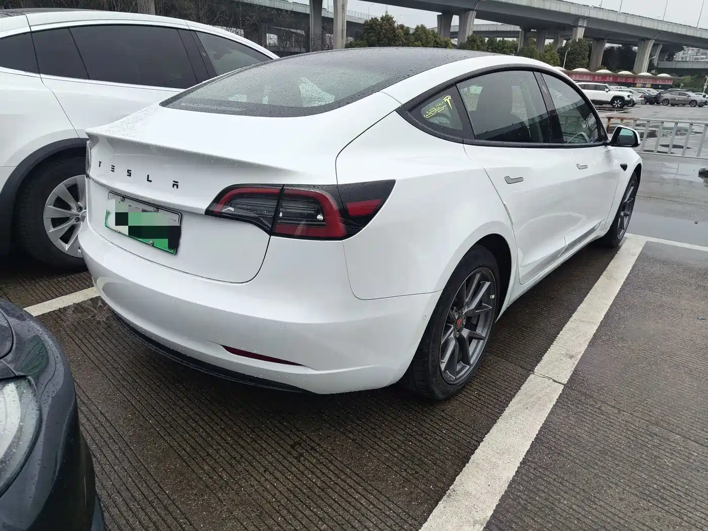 TESLA MODEL 3