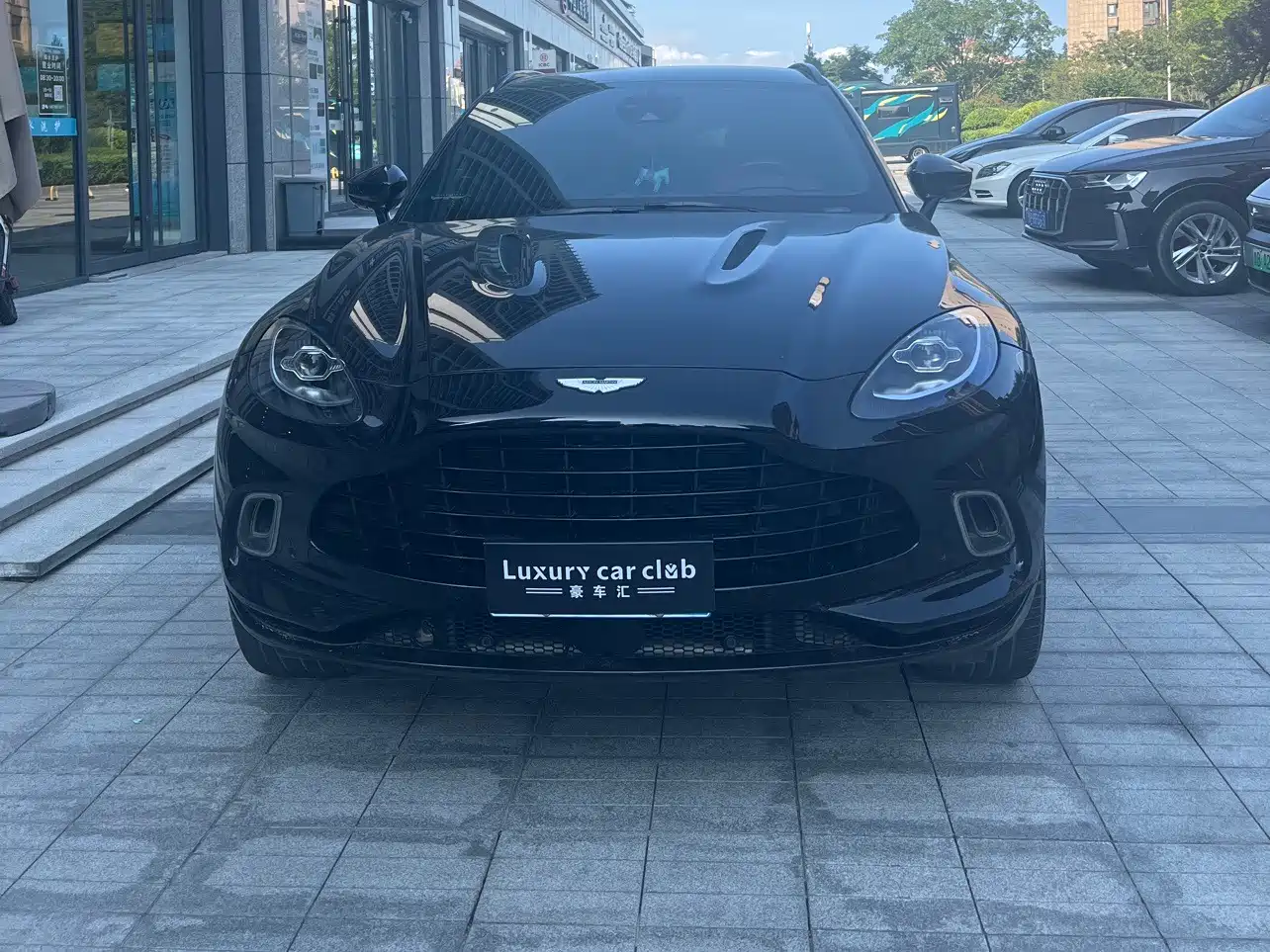 Aston Martin DBX