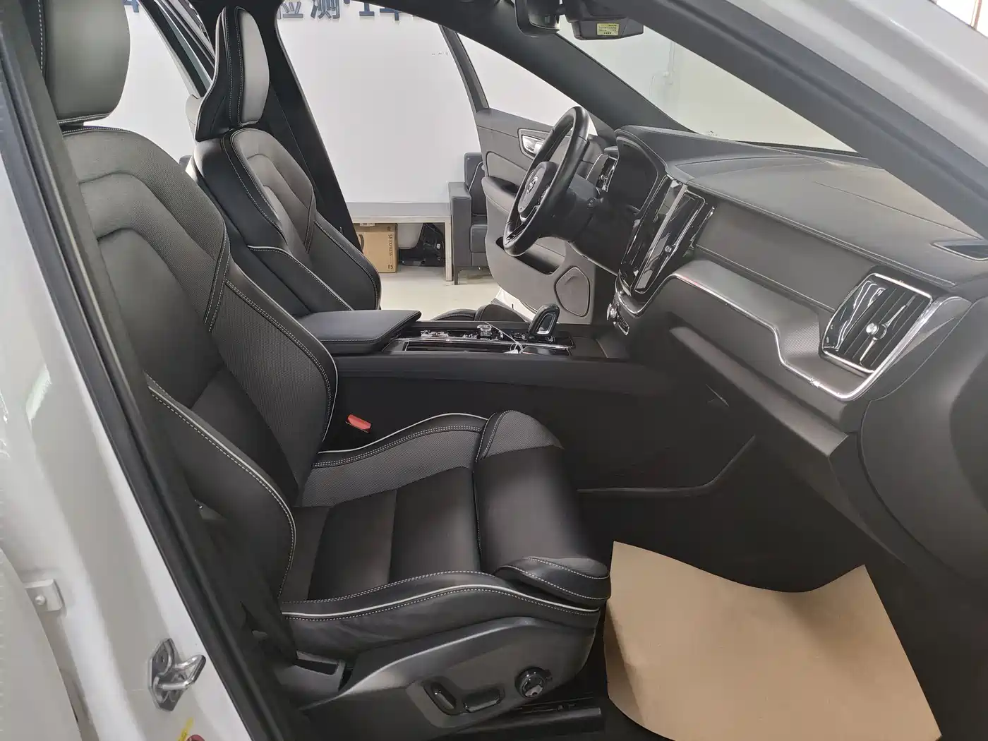 VOLVO XC60 PLUG IN HYBRID