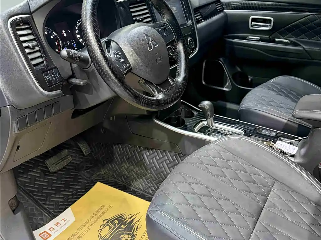 MITSUBISHI OUTLANDER