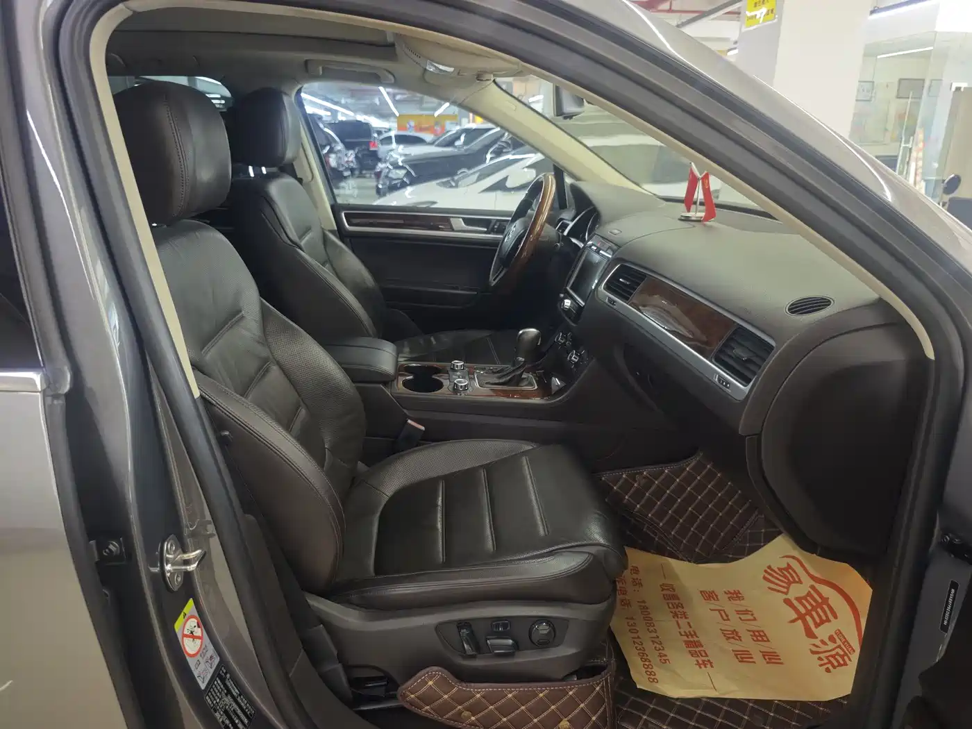 Volkswagen Touareg 2011 3.0TSI Premium фото 11