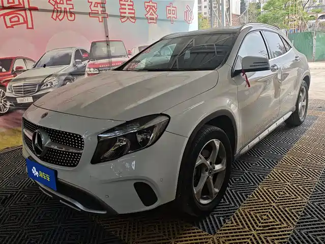 MERCEDES-BENZ GLA