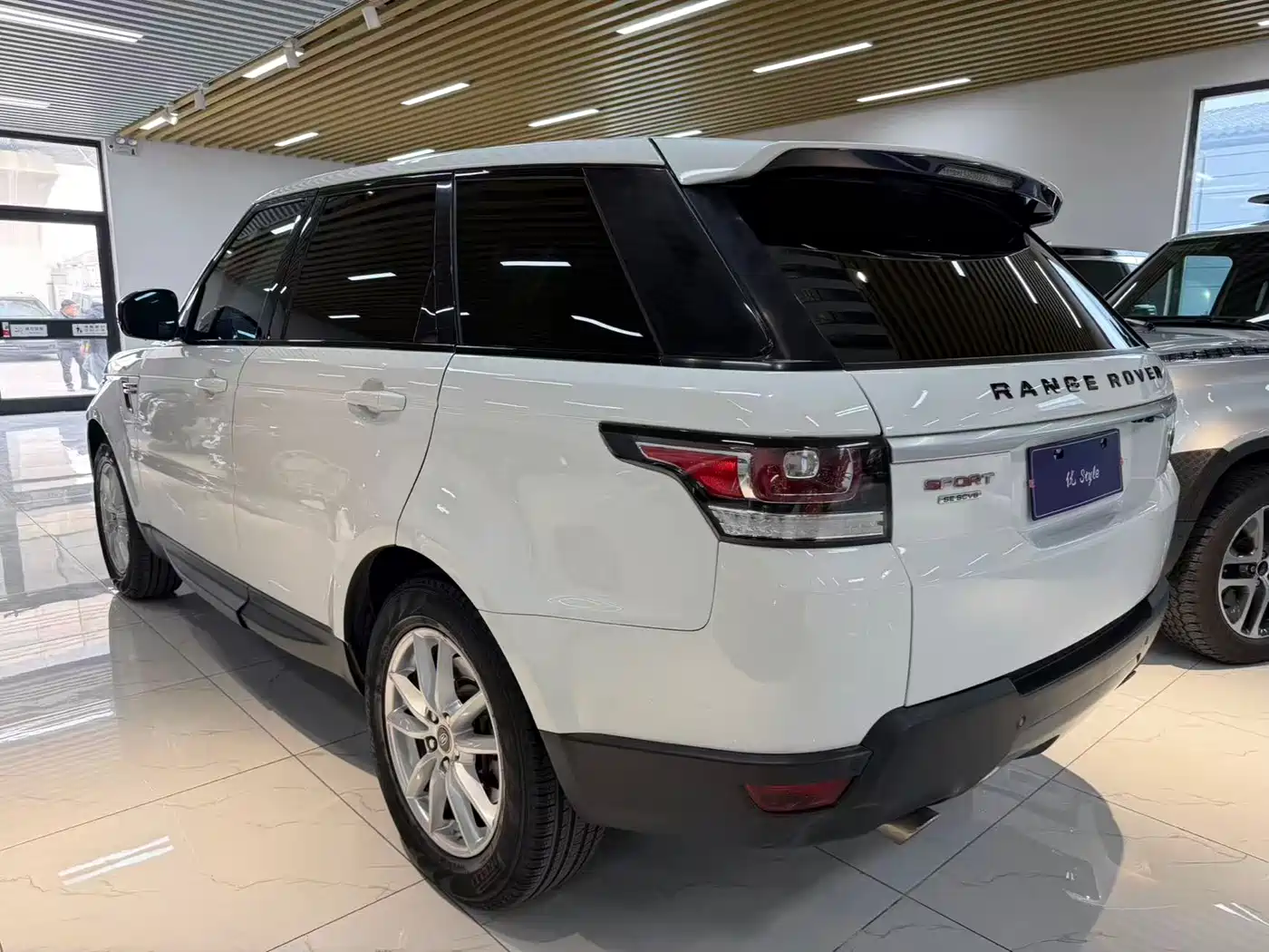 Land Rover Range Rover Sport 2016 Model 3.0 SC V6 HSE фото 5