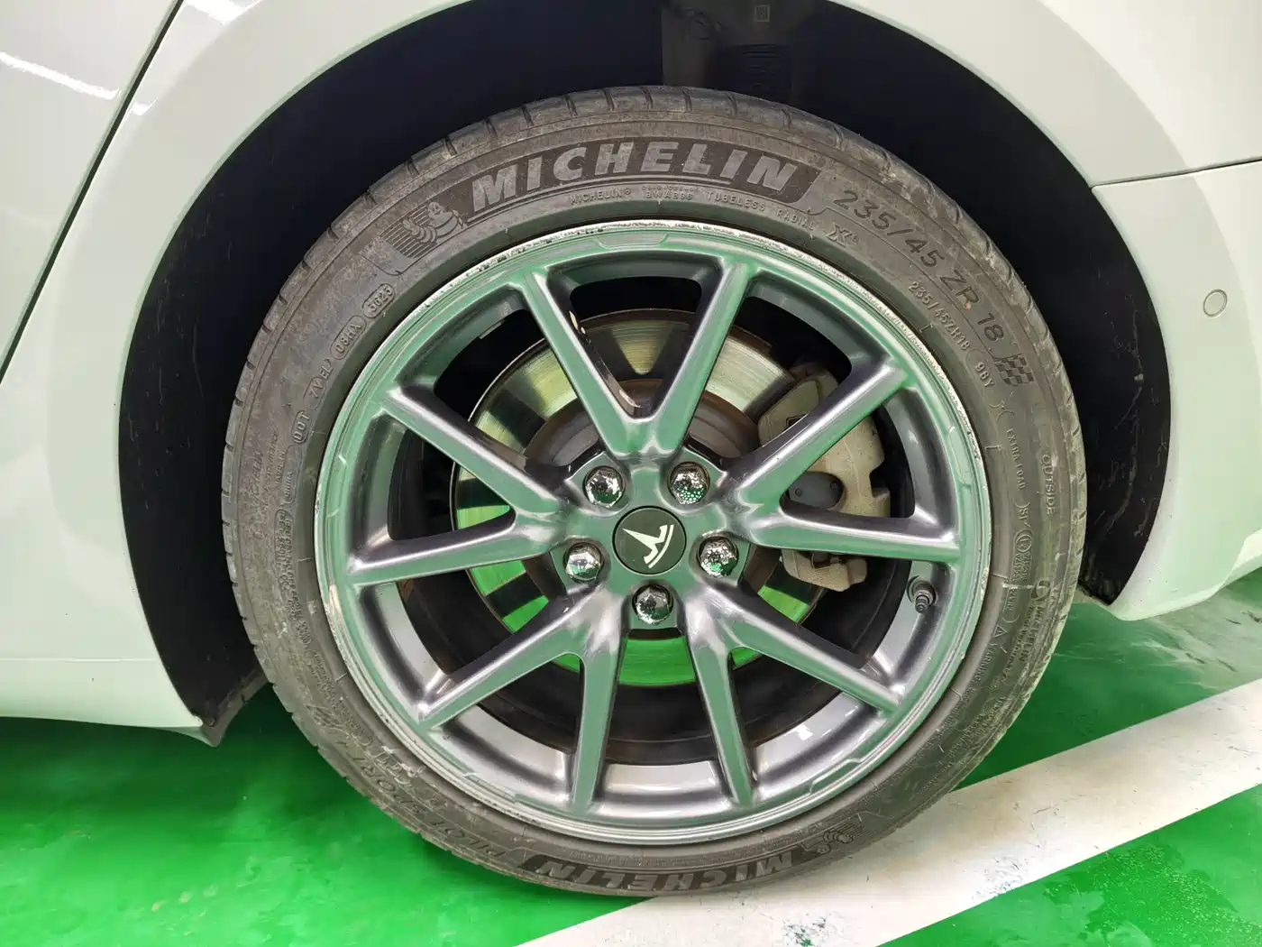 TESLA MODEL 3