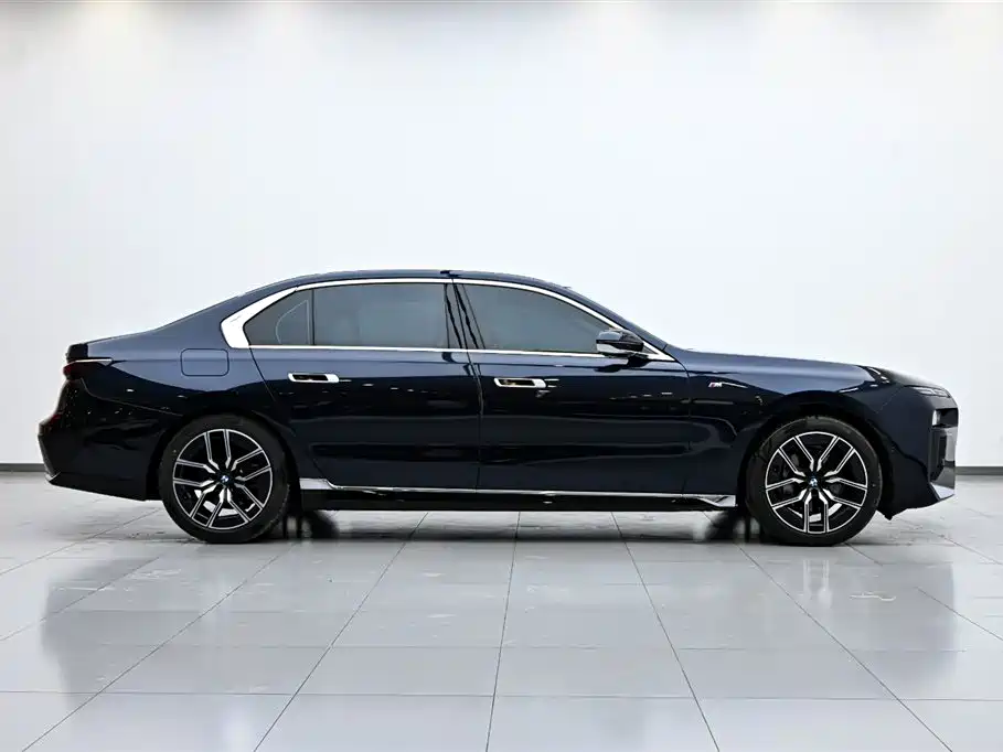 BMW 7 Series 2023 Model 735Li M Sport Package фото 6