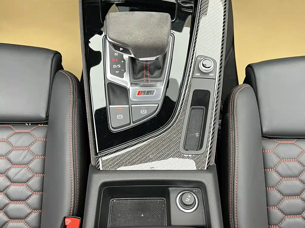Фото 21 - Audi RS 4