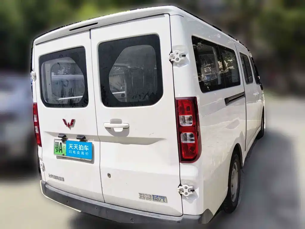 Wuling Motors Wuling Yangguang 2026 2026 Model 330km Passenger Van Comfort Version
