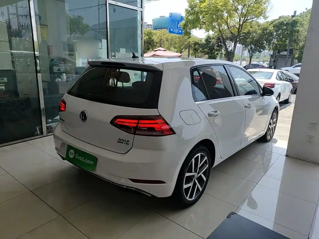 Фото 7 - Volkswagen Golf