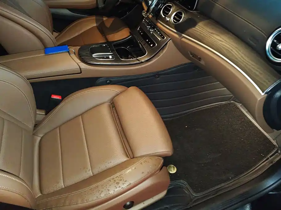 Фото 8 - Mercedes-Benz E-Class