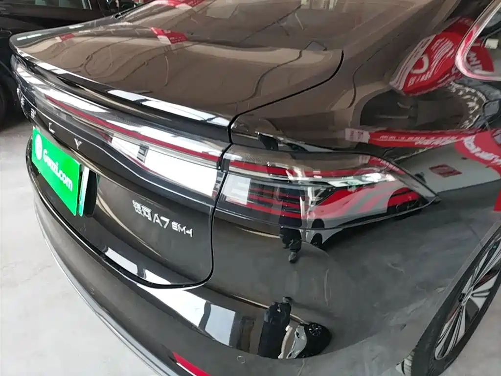 Geely Galaxy Galaxy A7 2025 EM-i 150km Explorer+ Edition фото 8