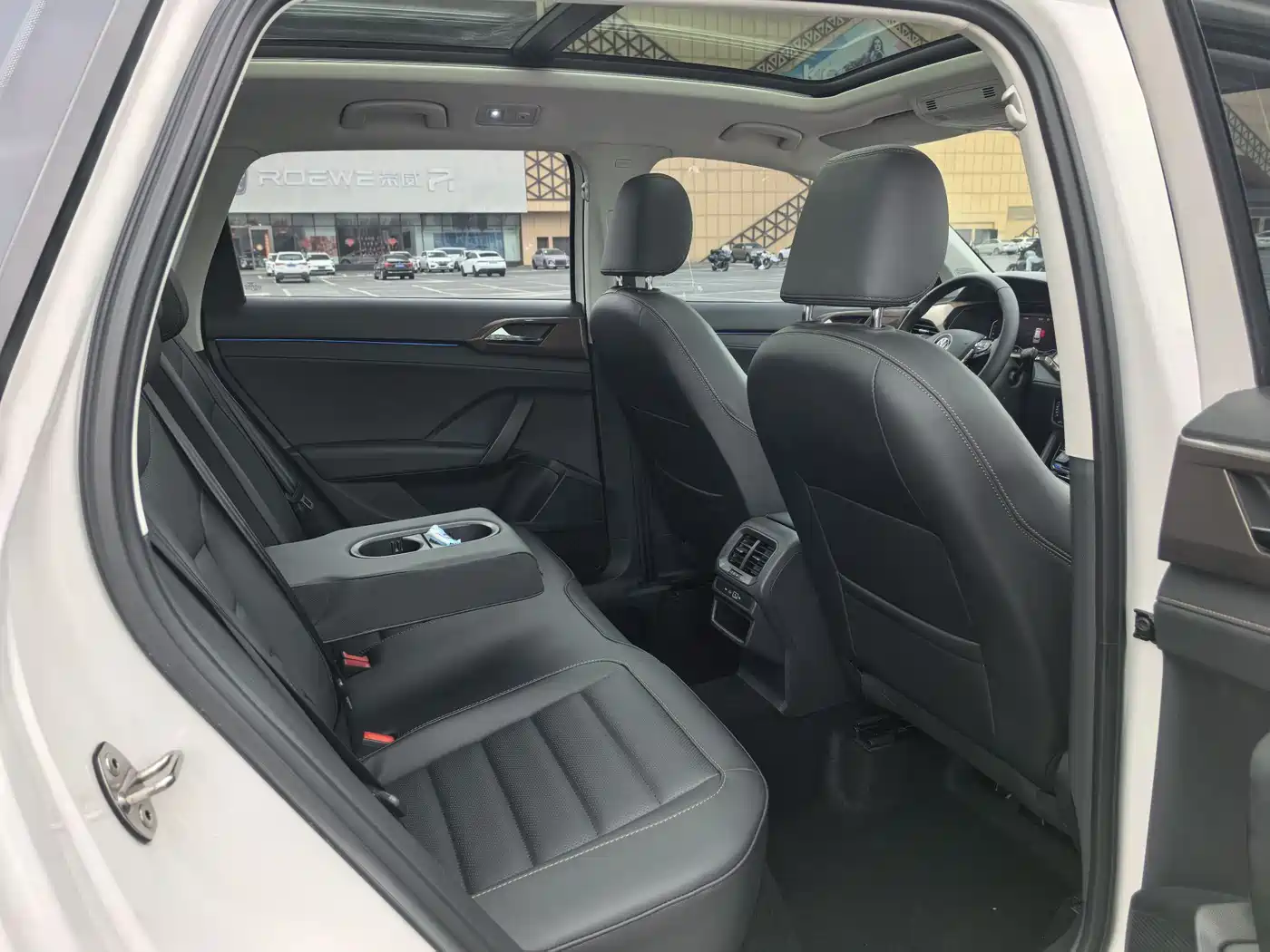 Volkswagen Tharu 2022 280TSI FWD Luxury Edition фото 21