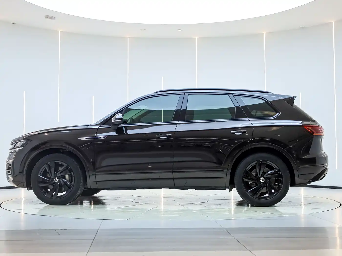 Volkswagen Touareg 2022 3.0TSI Rui Xiang Edition Gloss Black Sport Package фото 2