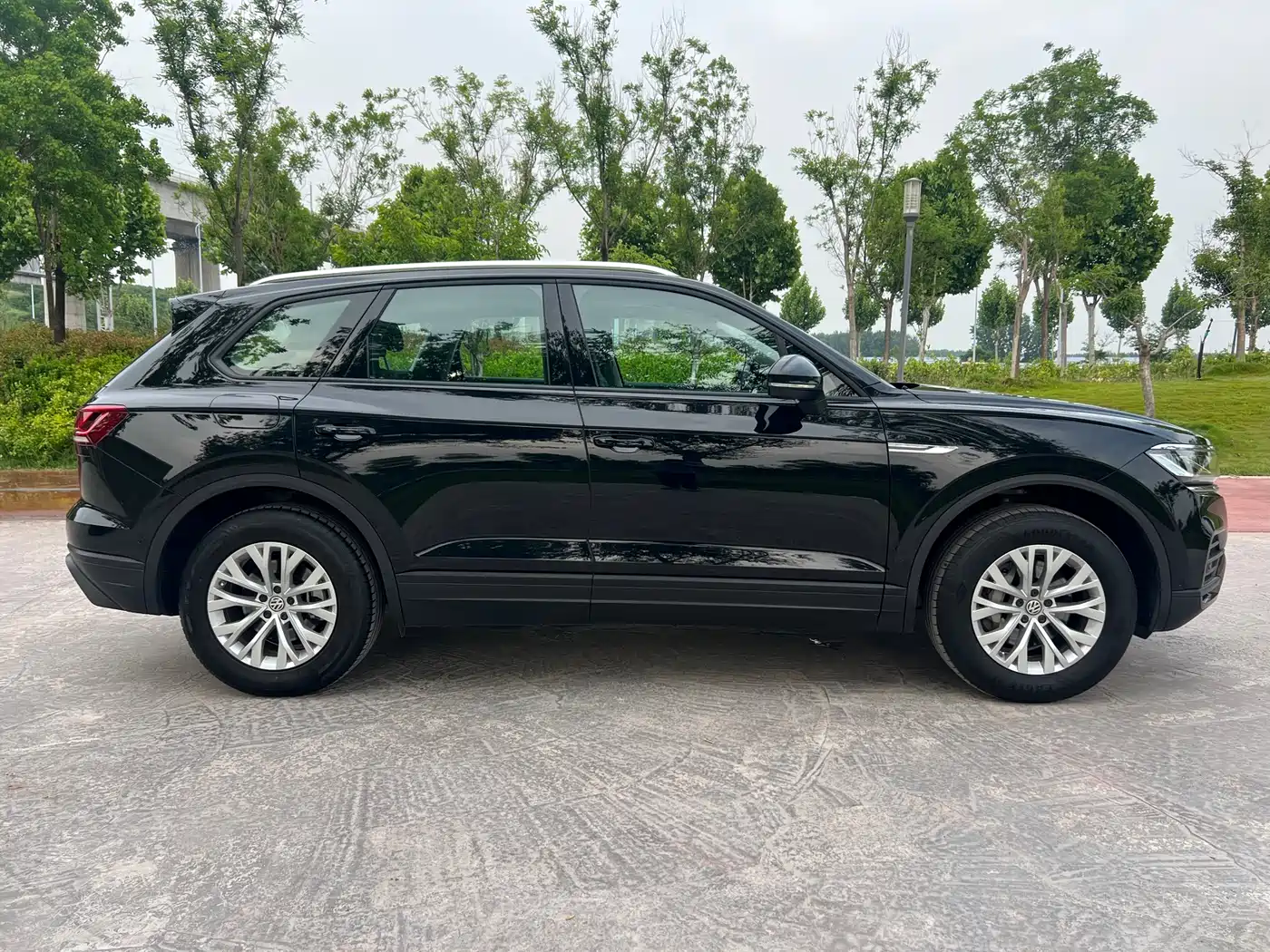 Volkswagen Touareg 2019 2.0TSI Pilot Edition China VI фото 6