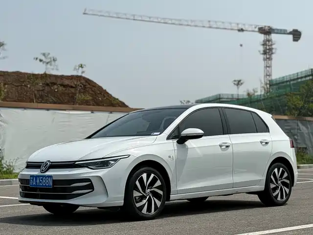 Volkswagen Golf 2025