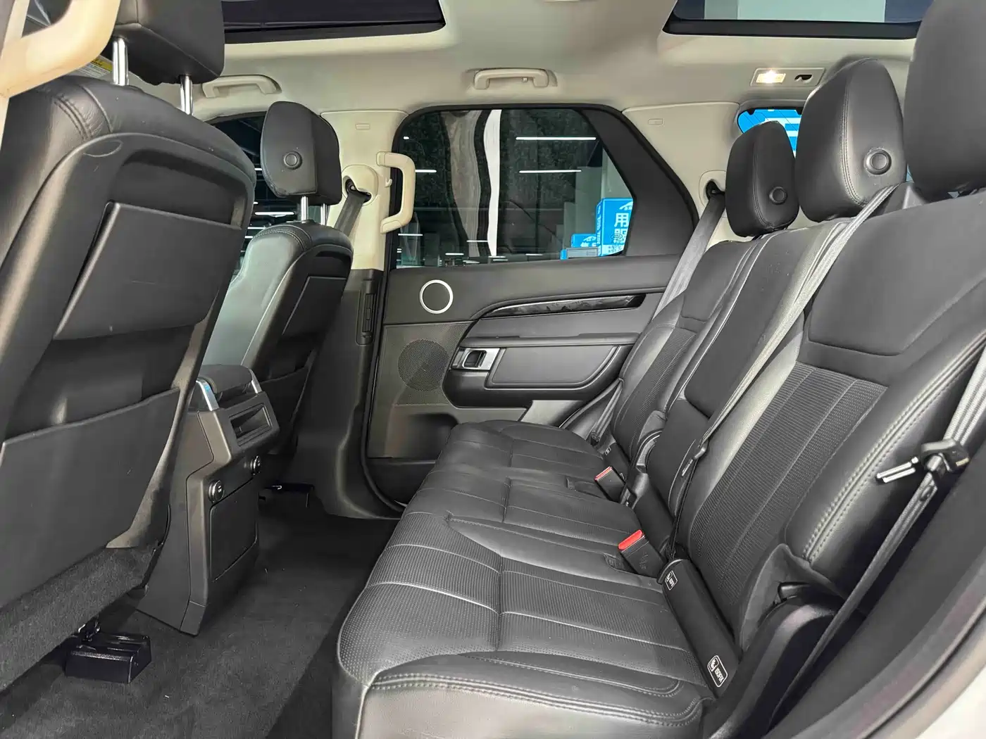 Land Rover Discovery 2017 3.0 SC V6 S фото 11