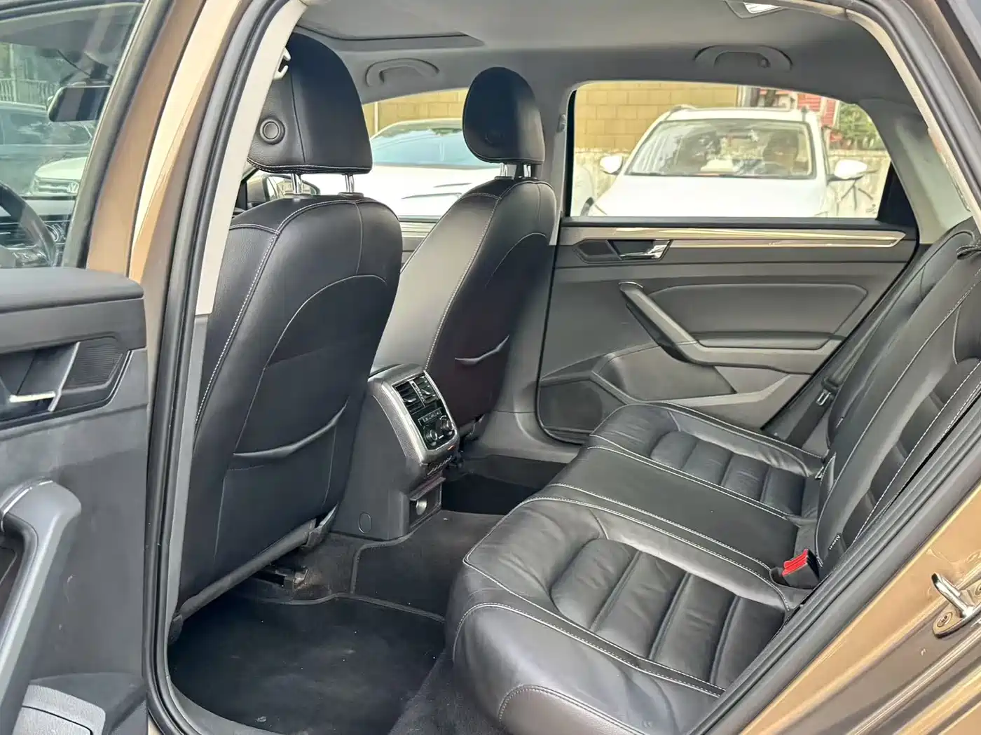 Volkswagen Passat 2017 330TSI DSG Prestige фото 6