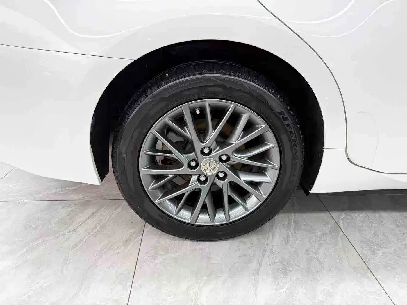 Lexus ES 2017 200 30th Anniversary Edition фото 21