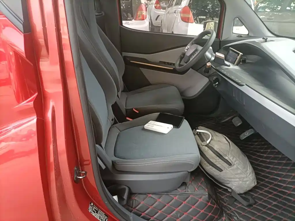 Фото 25 - Baojun E200
