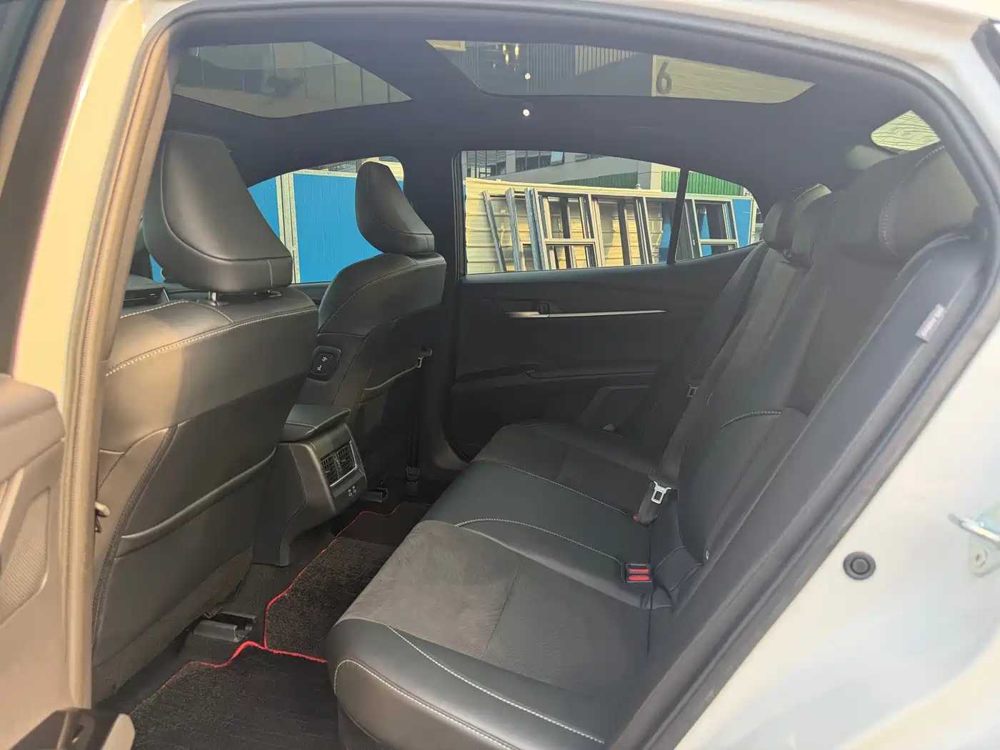 Photo 5 - Toyota Camry