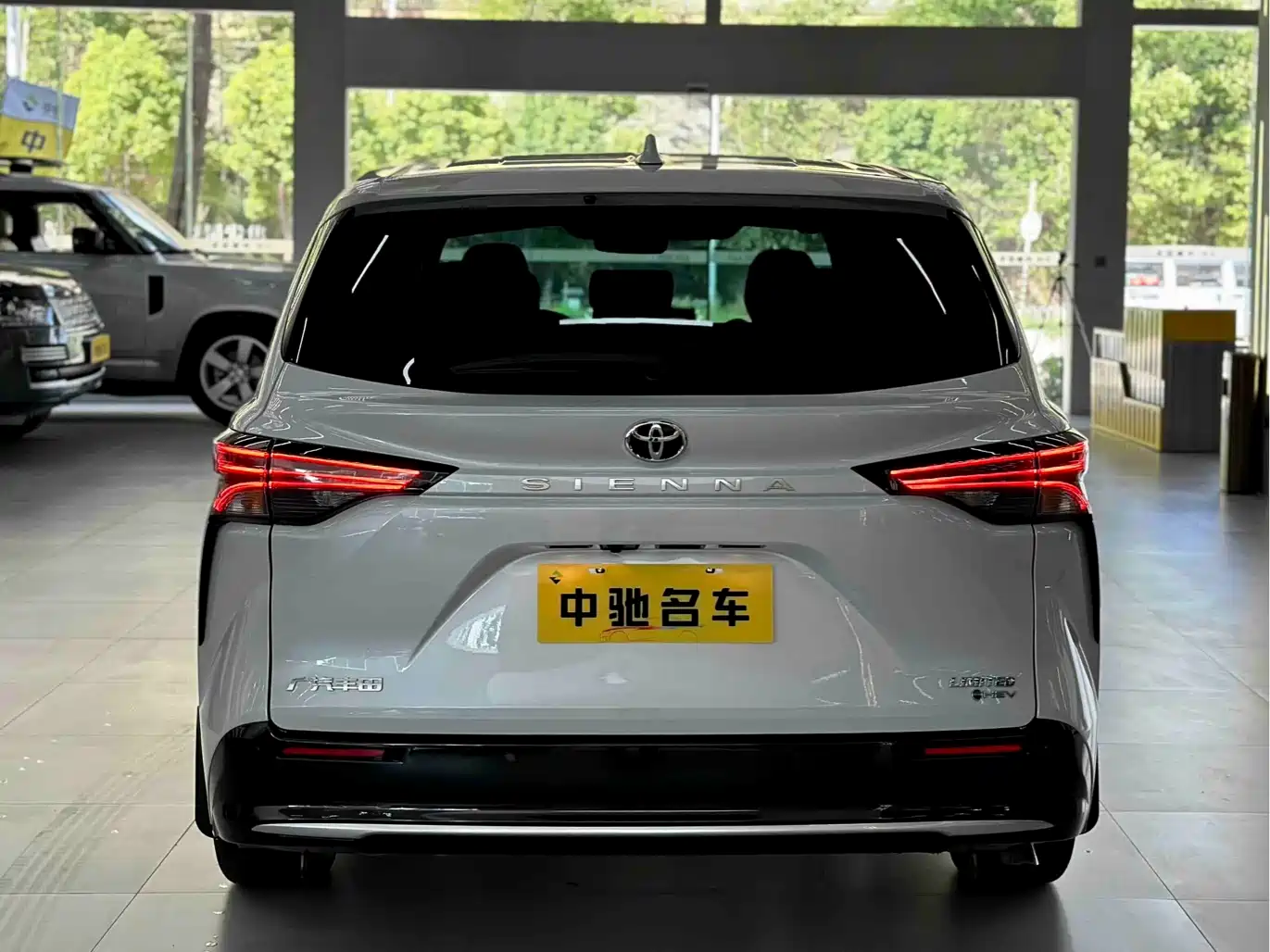 Toyota Sienna 2026 2.5L Hybrid FWD Exclusive Premium Edition фото 6