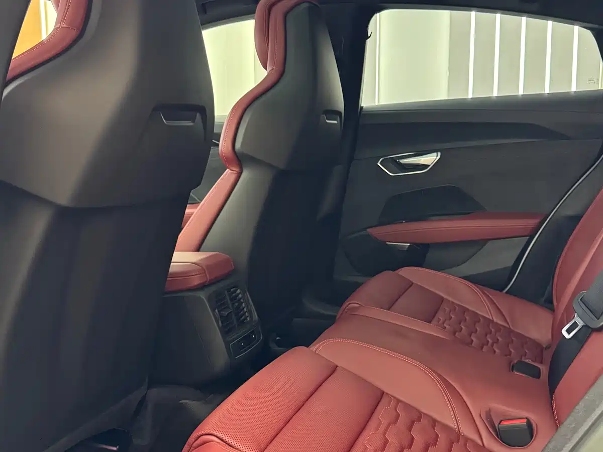 Audi e-tron GT 2023 Base Model фото 7